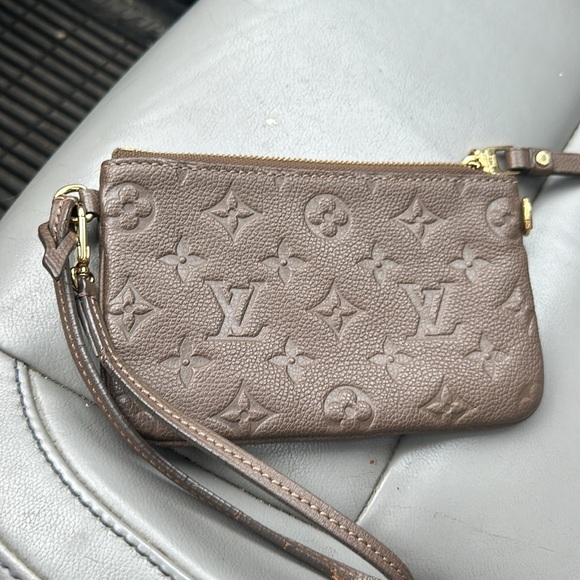 Like 🆕 Louis Vuitton Empriente Citadine leather muted taupe mini pouch wristlet - Picture 5 of 6